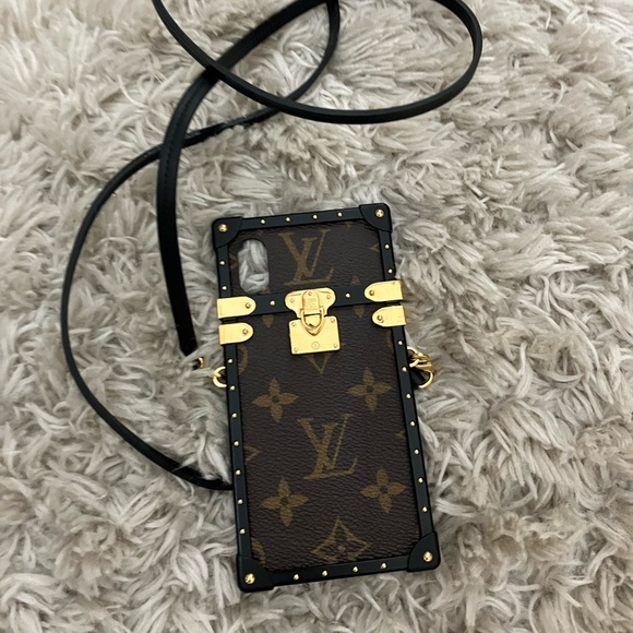 Louis Vuitton eye phone trunk - Picture 1 of 4